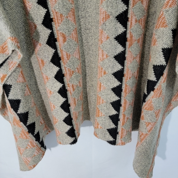 YOUNG THREADS NY Women's Gray/Black/Orange Fall/Winter Poncho Size 1X Tribal - Picture 3 of 8